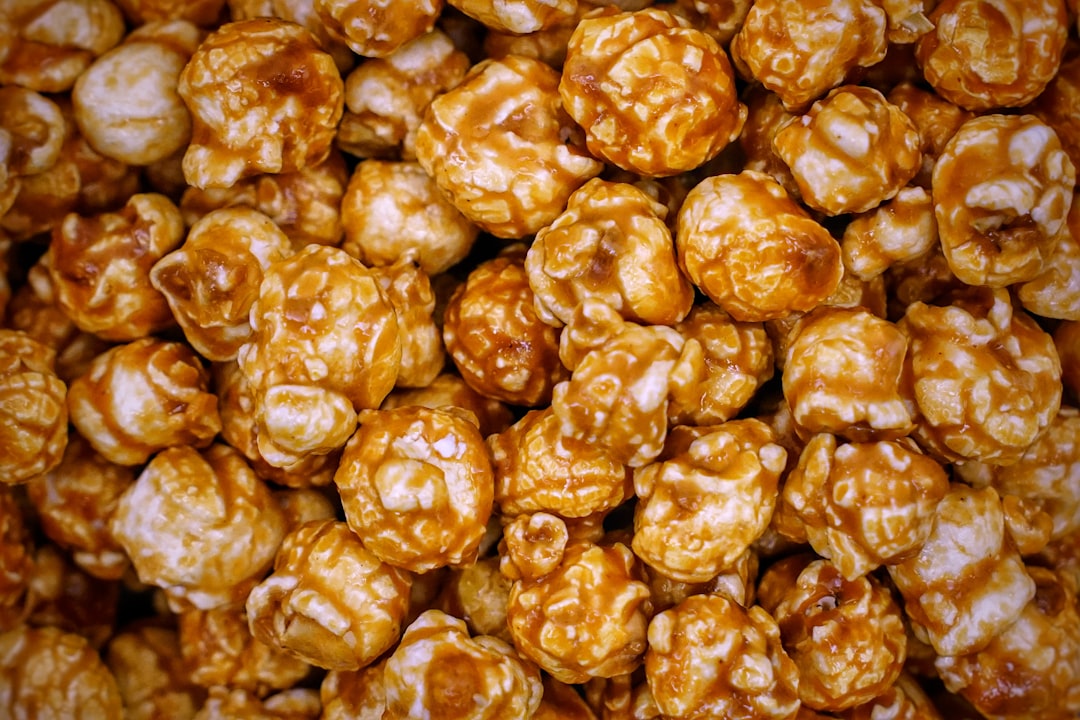savourez le délice du caramel popcorn, une friandise irrésistible qui allie le croustillant du maïs soufflé à la douceur du caramel fondant. parfait pour les soirées cinéma ou comme en-cas gourmand, ce mélange sucré saura ravir vos papilles à chaque bouchée.