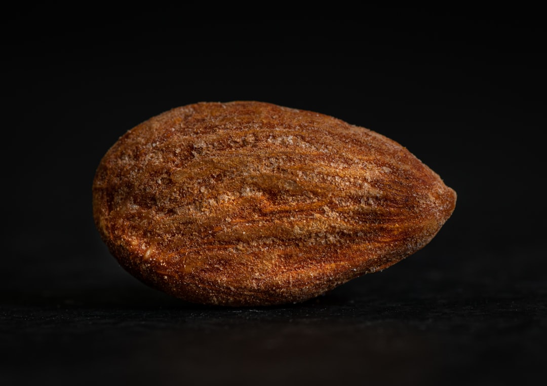 découvrez les bienfaits des amandes : un trésor nutritionnel riche en vitamines, minéraux et antioxydants. apprenez comment intégrer ces noix délicieuses dans votre alimentation pour une santé optimale.