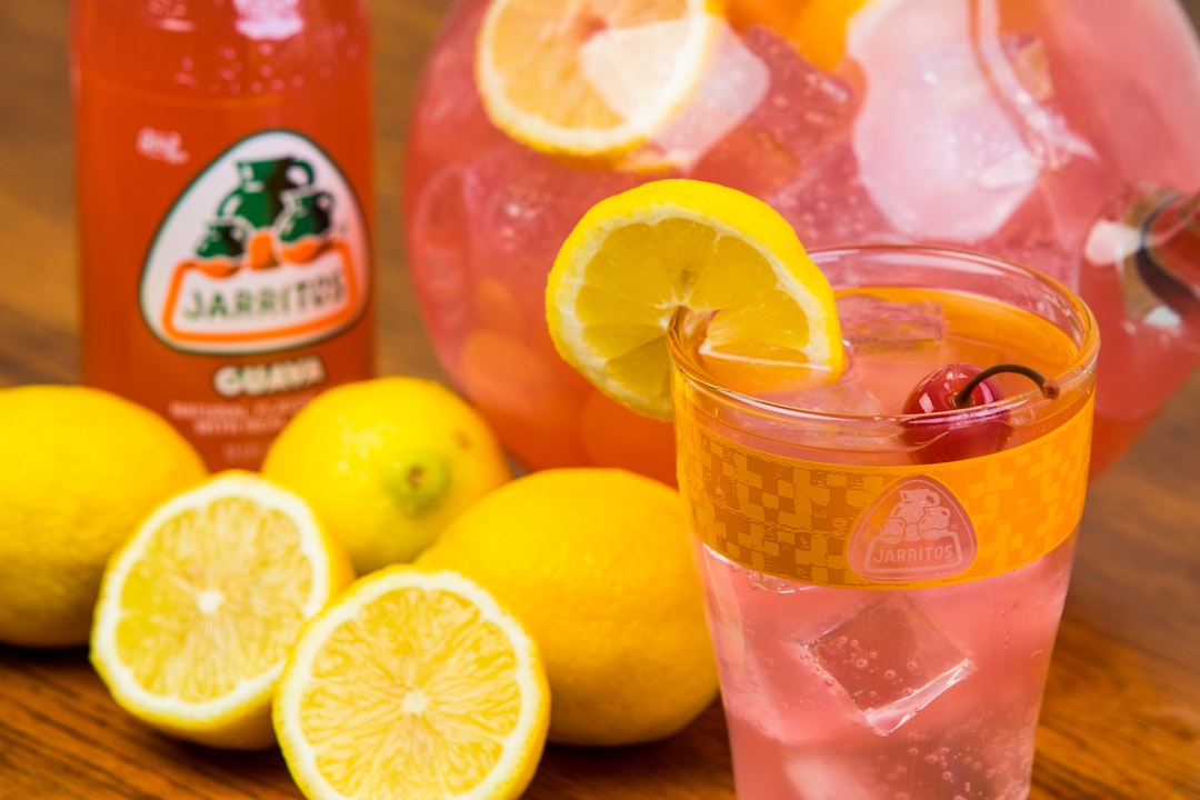 découvrez l'intense fraîcheur du goût citronné, une explosion de saveurs acidulées qui éveille vos sens et rehausse vos recettes. idéal pour vos desserts, boissons et plats salés, le citron apporte une touche vivifiante à chaque bouchée.