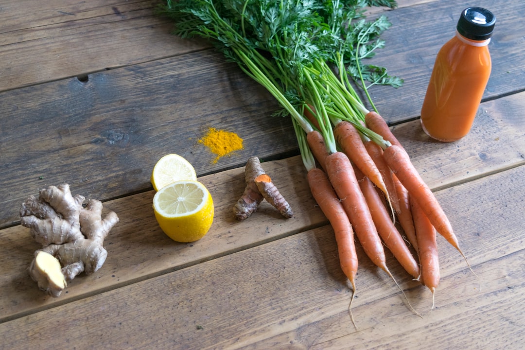 découvrez le citron, un agrume polyvalent aux saveurs acidulées, riche en vitamine c et parfait pour rehausser vos plats, boissons et desserts. apprenez tout sur ses bienfaits, ses usages culinaires et des recettes créatives mettant en valeur cet ingrédient incontournable.