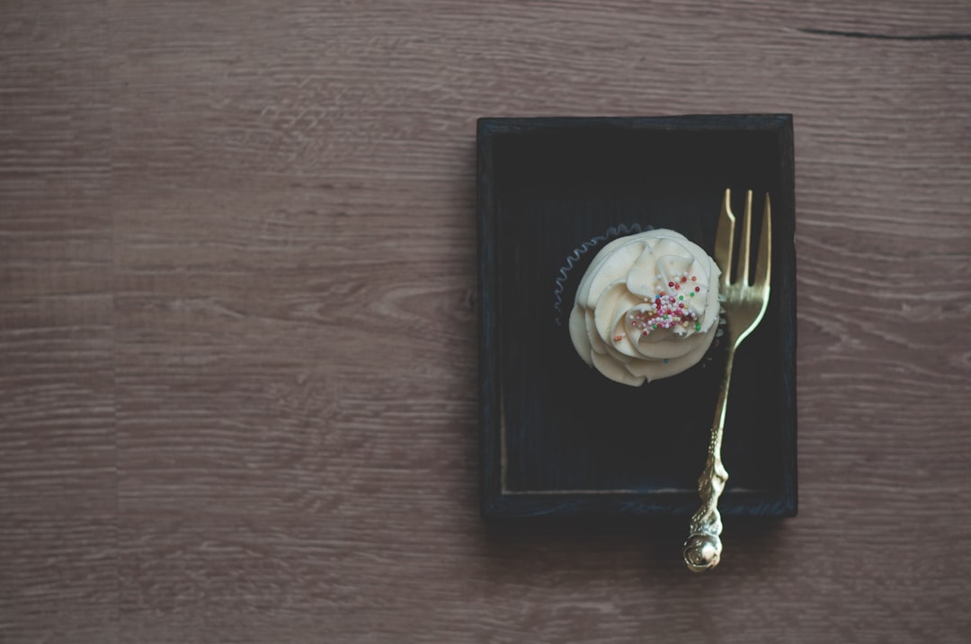 découvrez l'univers riche et parfumé de la vanille, une épice précieuse aux multiples utilisations en cuisine, en pâtisserie et en aromathérapie. explorez ses origines, ses bienfaits et des recettes délicieuses pour sublimer vos plats.