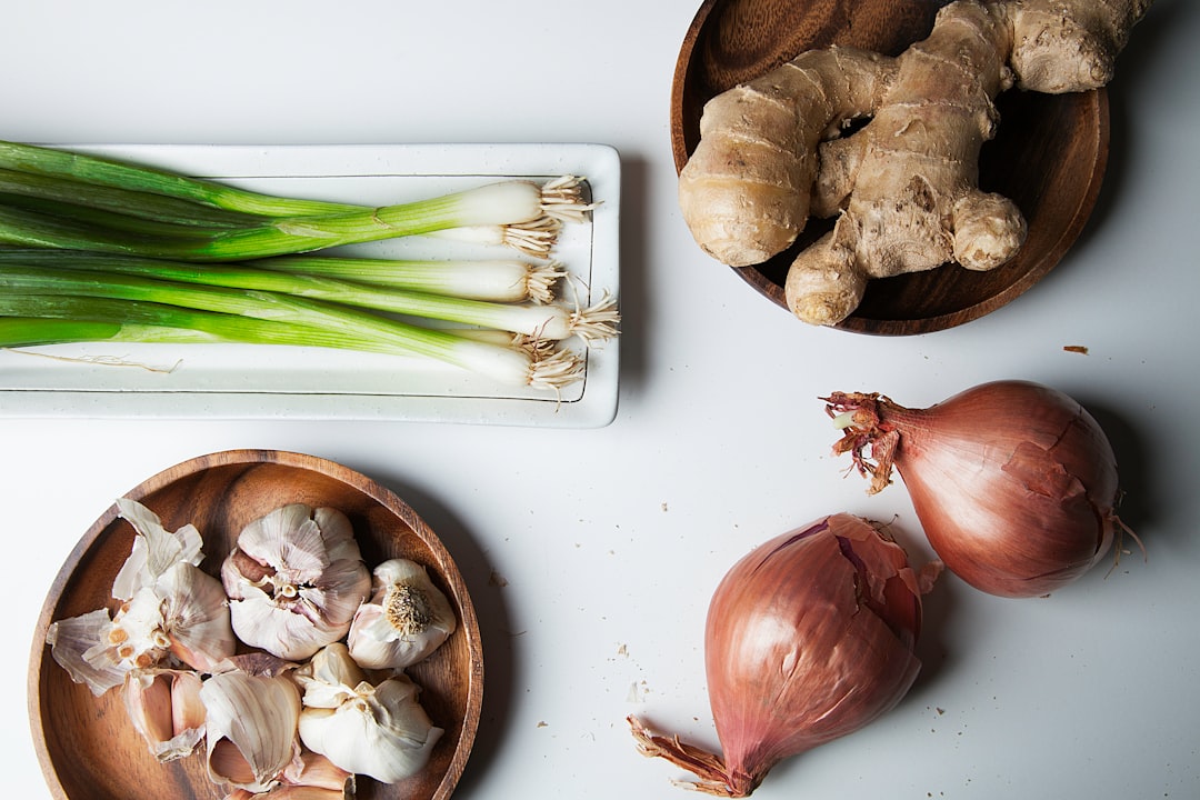 découvrez les bienfaits du lemongrass, une plante aromatique aux saveurs rafraîchissantes. apprenez comment l'utiliser en cuisine, en infusion ou en aromathérapie pour profiter de ses propriétés apaisantes et stimulantes.
